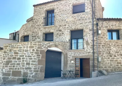 Fachada de la casa rural Cal Roseto de Palou