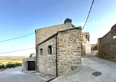 Fachada de la casa rural Cal Roseto de Palou