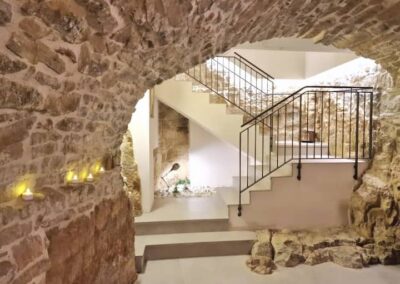 escaleras reformadas con decoración