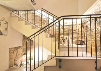 escaleras reformadas con decoración